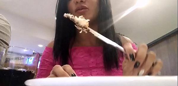  Bianca Naldy Provocando em Restaurante Veja o que ela fez. Vídeo Completo em XV Red